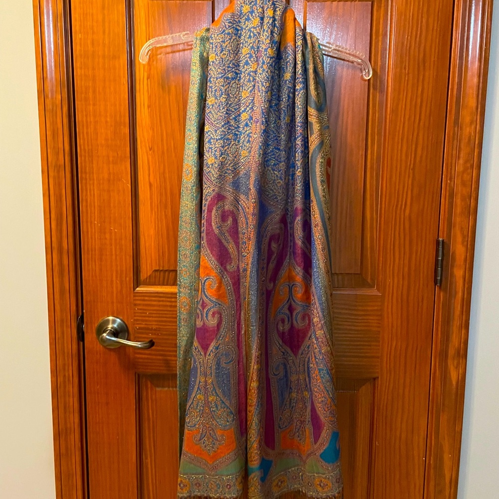 CollectionEighteen Pashmina 80x21. Beautiful detail